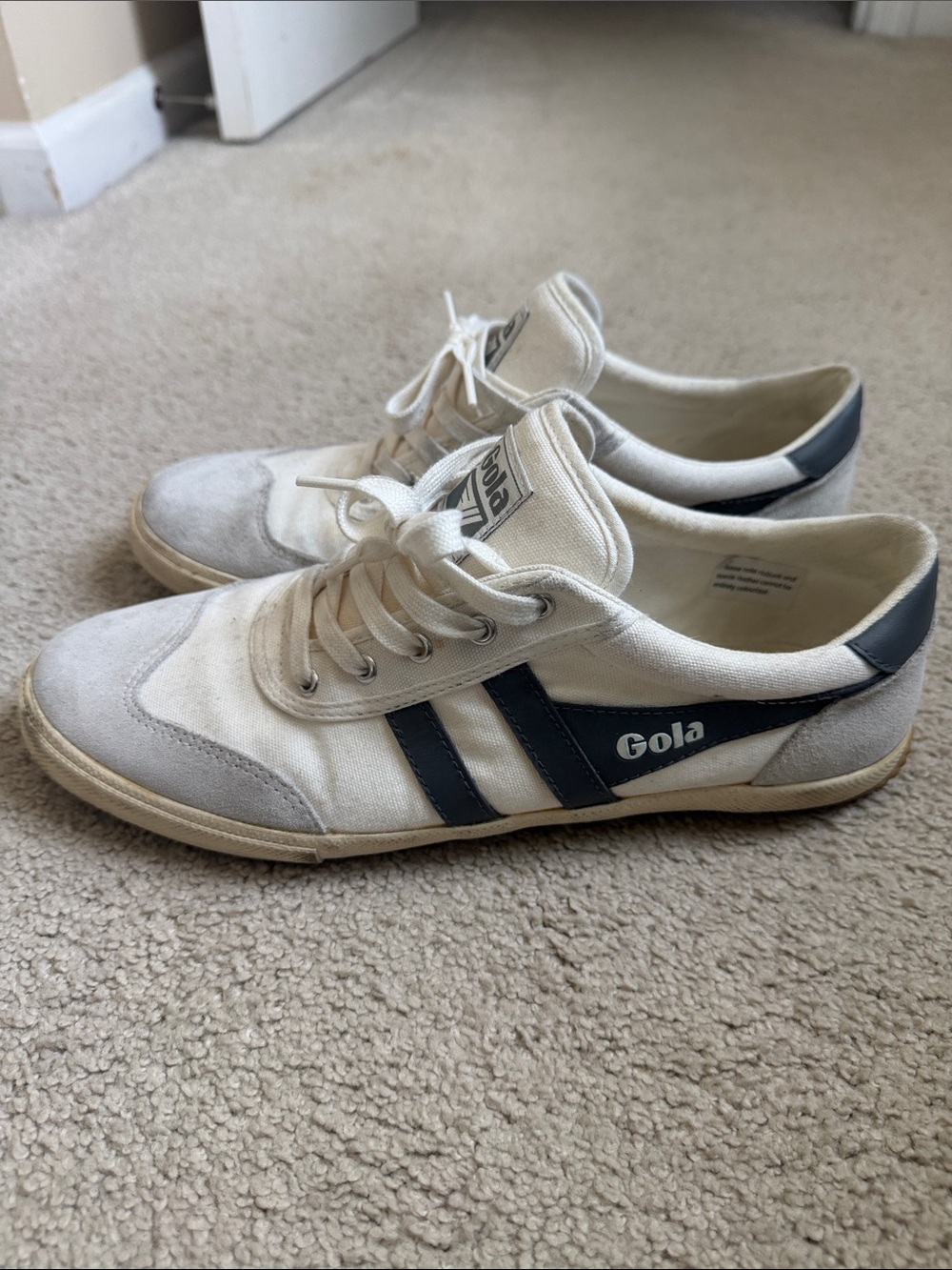 Gola Men's Cream and Navy Low-Top Canvas Sneakers